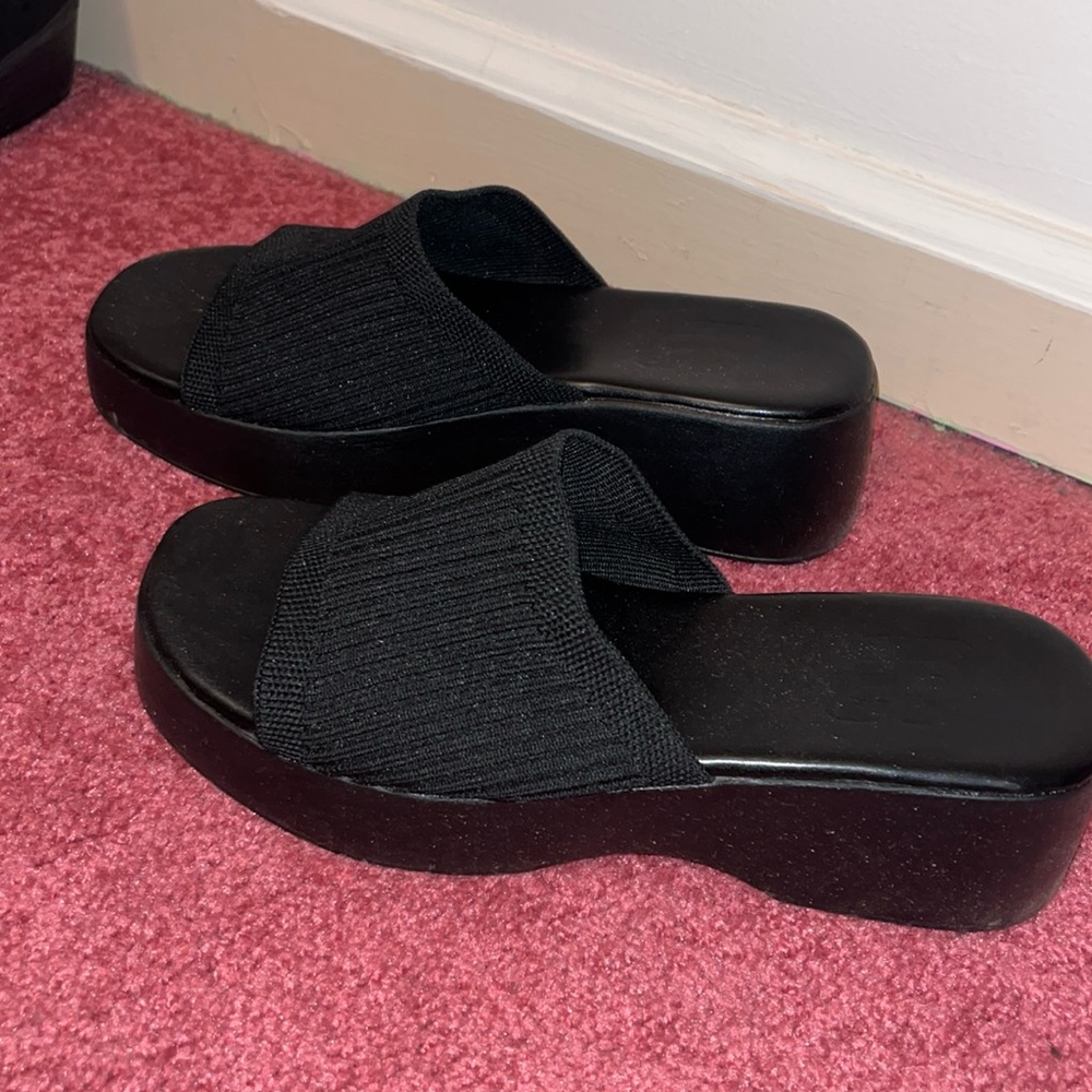 NWOT Sandals